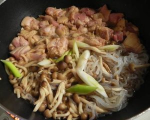 Easy Chicken and Shirataki Sukiyaki-Style Stew