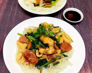 Stir-Fried Mixed Phở